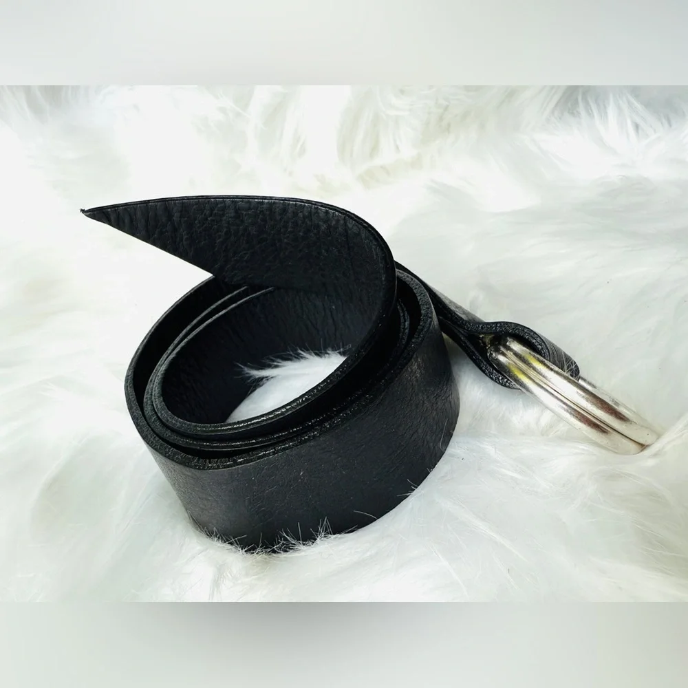 🇨🇦 Brave Leather Collection - Black with Silver hoops - Picture 4 of 5